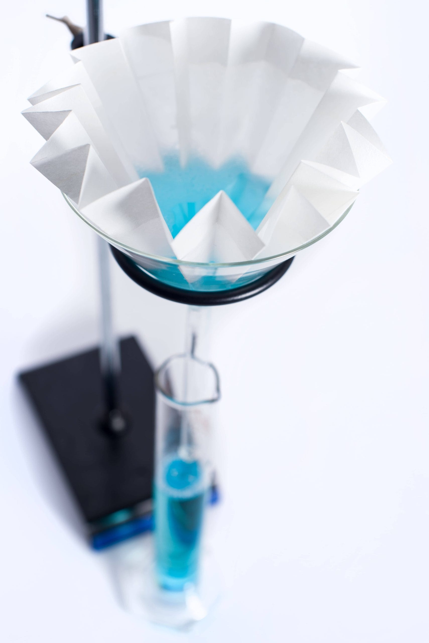 Filtrare lentă cu hârtie F2142 - Aplicații în laborator și industrie